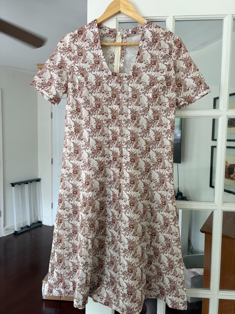 Vintage Floral Short-Sleeve A-Line Dress in Cream and Brown